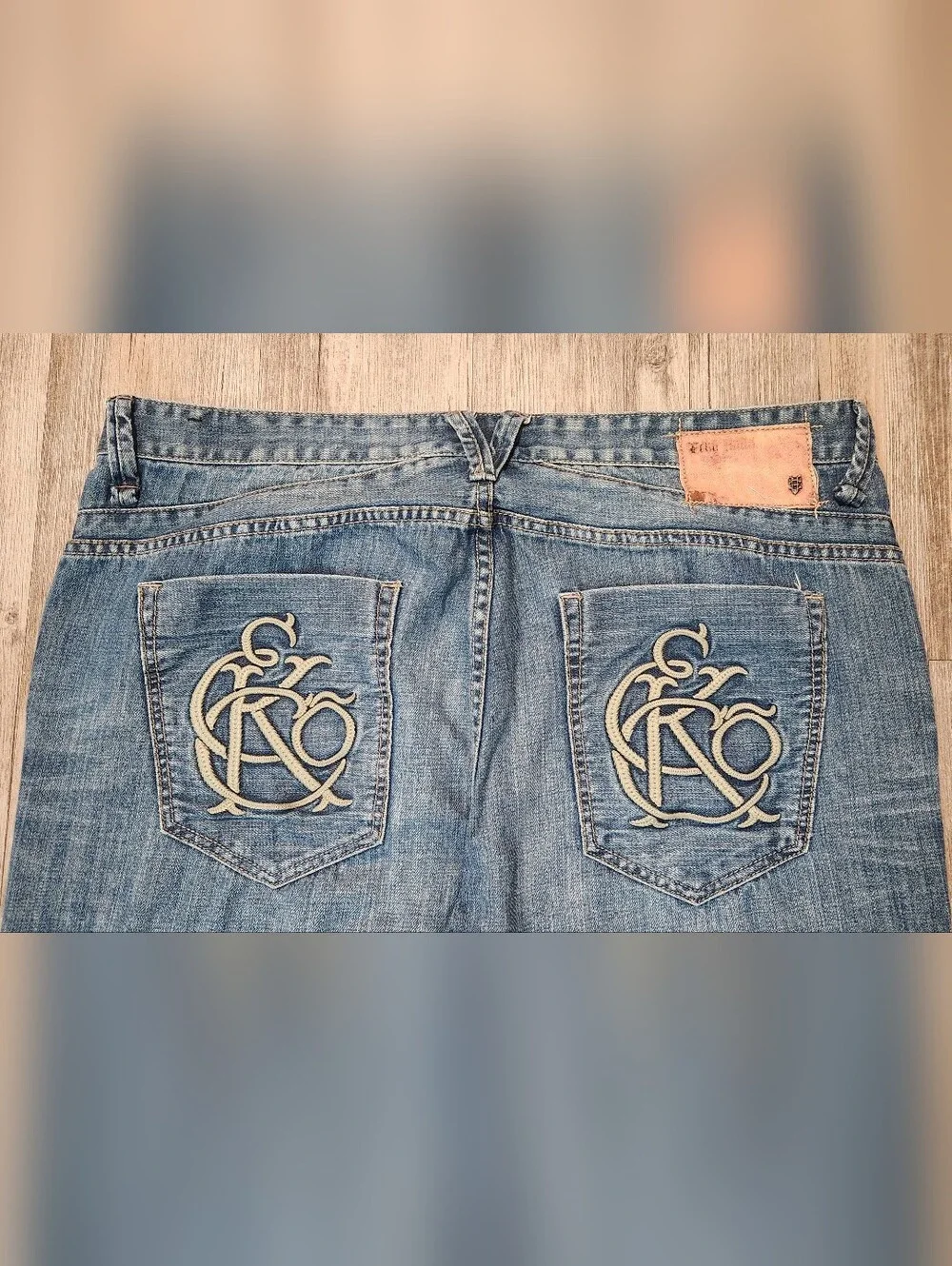 Ecko Unlimited Men's Light Blue Loose Fit Jeans with Embroidered Pockets Size 42